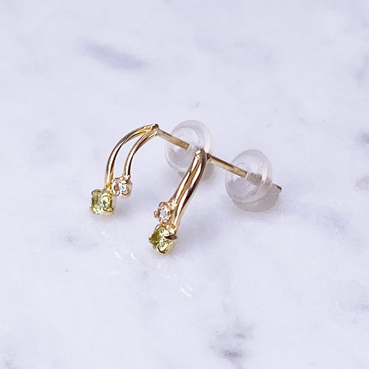 K10YGペリドットピアス