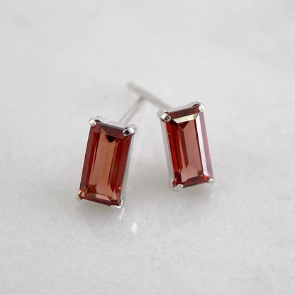 K10WGガーネットピアス