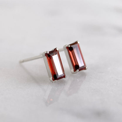 K10WGガーネットピアス