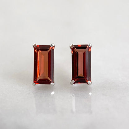 K10WGガーネットピアス