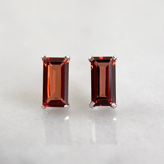 K10WGガーネットピアス