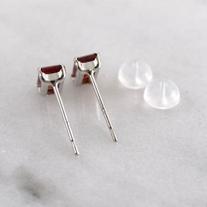 K10WGガーネットピアス