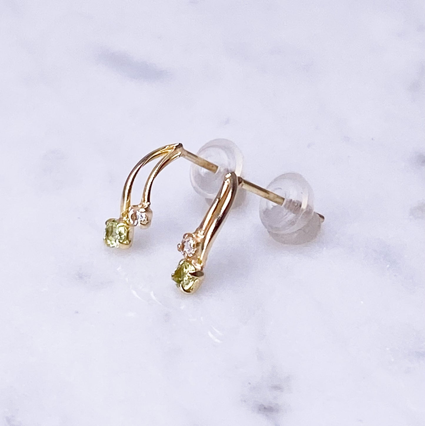 K10YGペリドットピアス